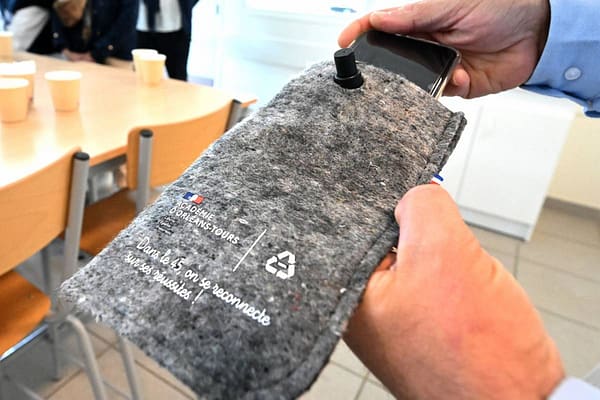 Pochette textile éco conçue "Pause ton portable"